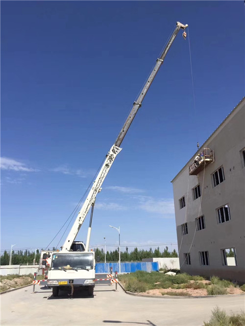 莱阳市“轻装强干”—— 吊车的 “轻量化臂架” 技术